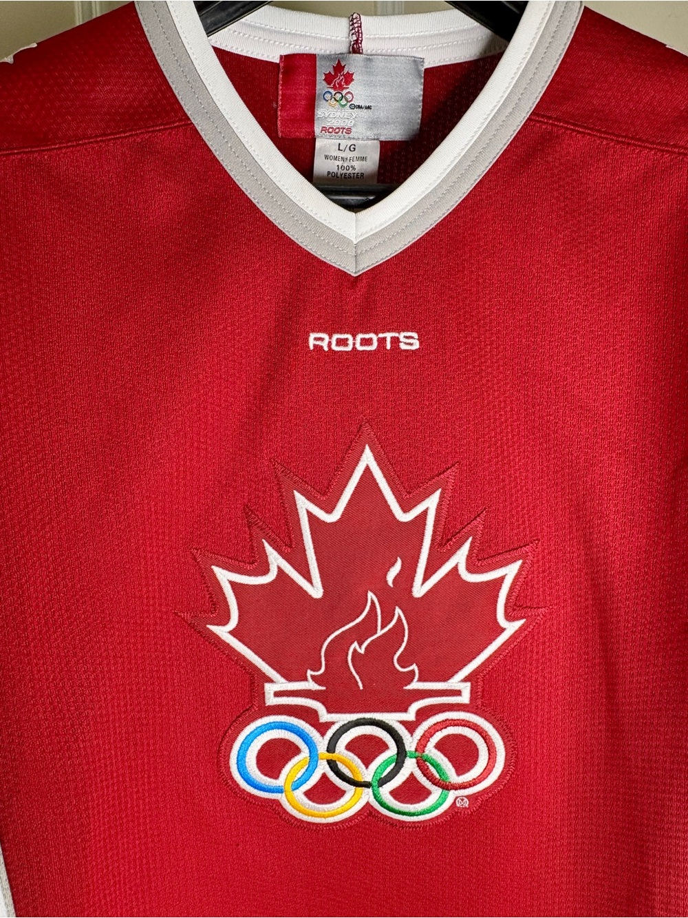 Vintage Roots Team Canada Women’s Sydney 2000 Olympics Hockey Jersey - Picture 5 of 7